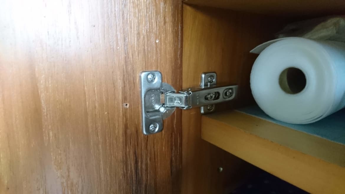 蝶番の調整・交換なら高浜市の建具修理の窓口高浜市